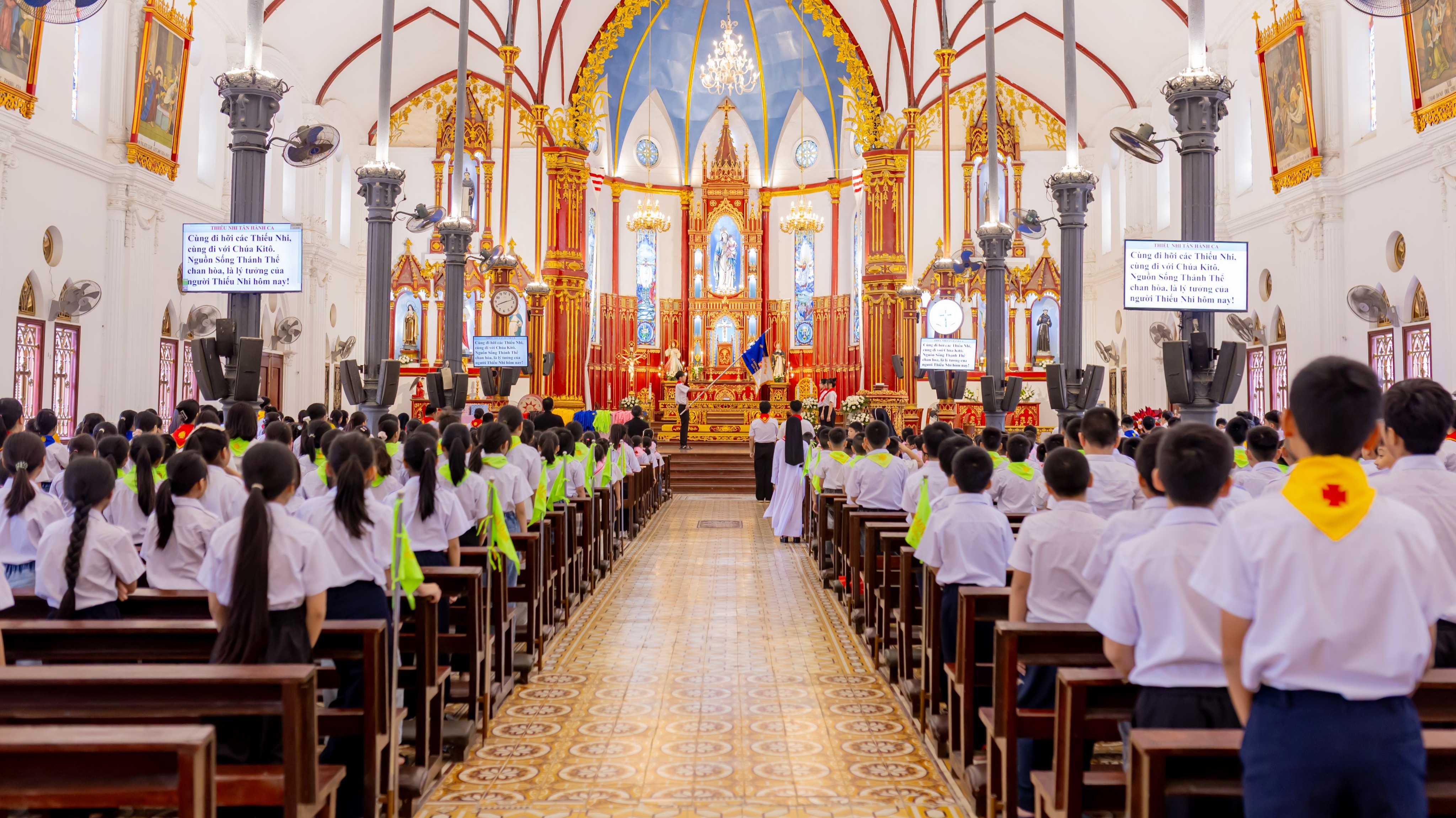 Thiếu nhi Thánh Thể Giáo xứ Kẻ Sặt khai giảng năm học Giáo lý và ra mắt Ca đoàn Maria Goretti
